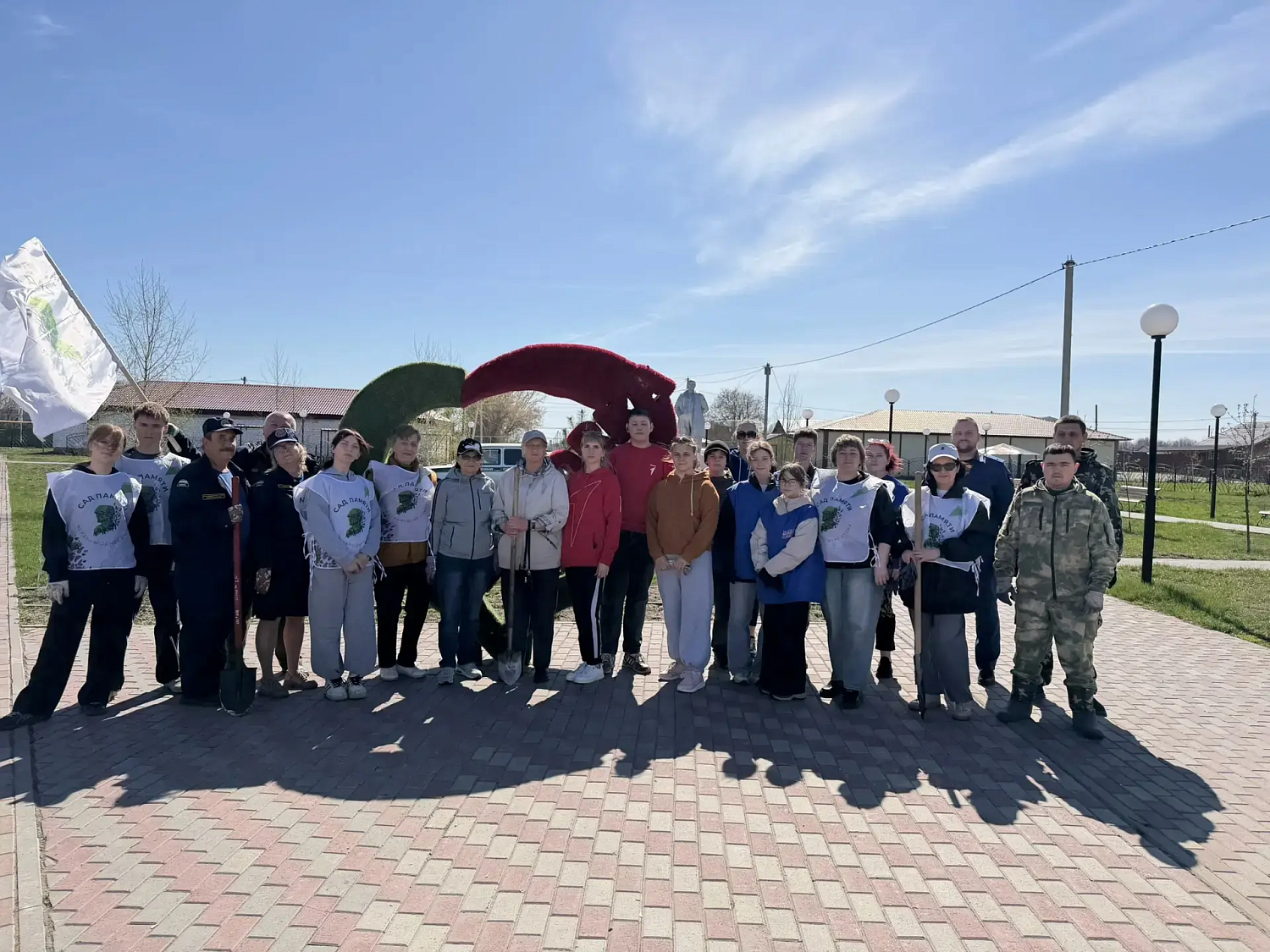 В Елховском районе представители 137‑й пожарно‑спасательной части 49‑го пожарно‑спасательного отряда нашего филиала приняли участие во Всероссийской акции «Сад памяти»