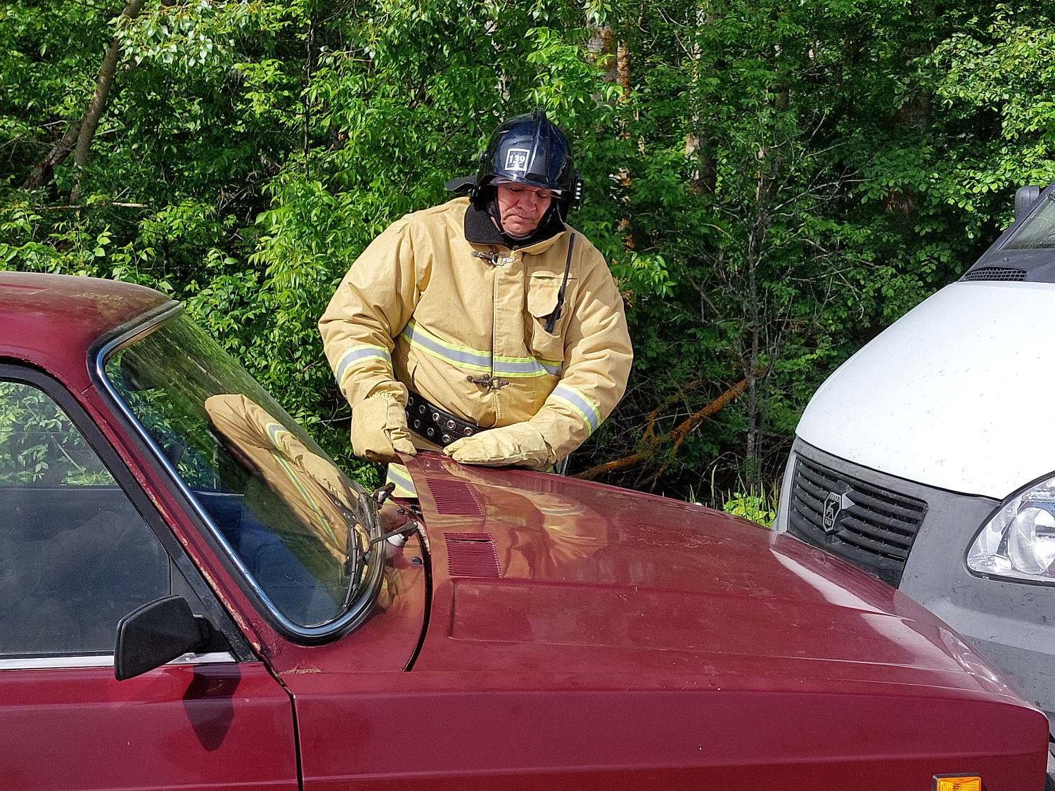 Богатовские пожарные-спасатели отработали алгоритм действий при дорожно-транспортном происшествии с пострадавшим