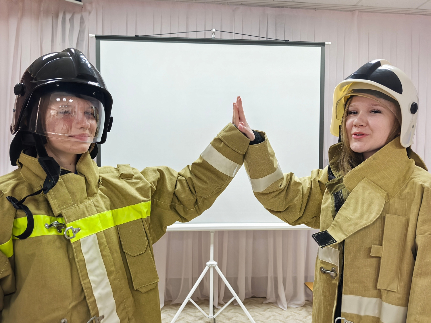 В городе Октябрьск дружны юных пожарных провели праздничное мероприятие к Дню пожарной охраны