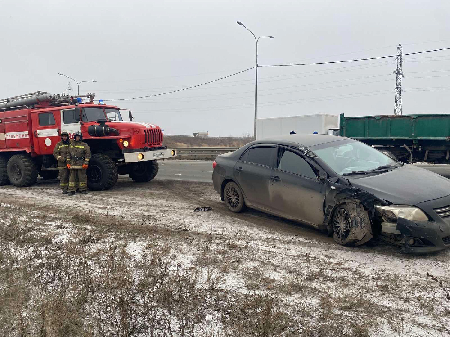 Примерно час назад в Кинельском районе произошло ДТП с тремя транспортными средствами