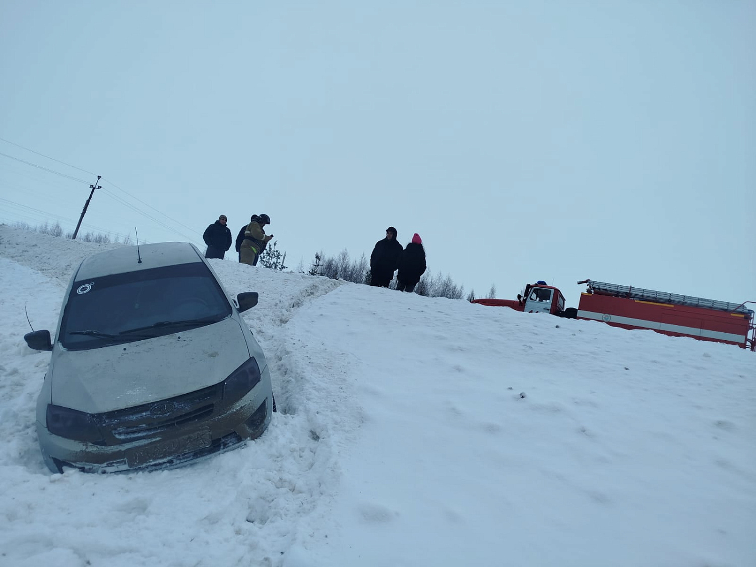 В Клявлинском районе произошел съезд легкового автомобиля в кювет с последующим опрокидыванием