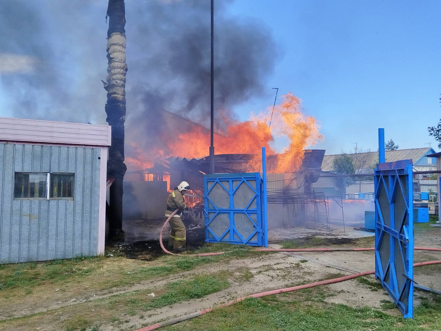 Сегодня днём огнеборцы пожарно-спасательного отряда № 34 ликвидировали пожар в селе Бобровка Кинельского района