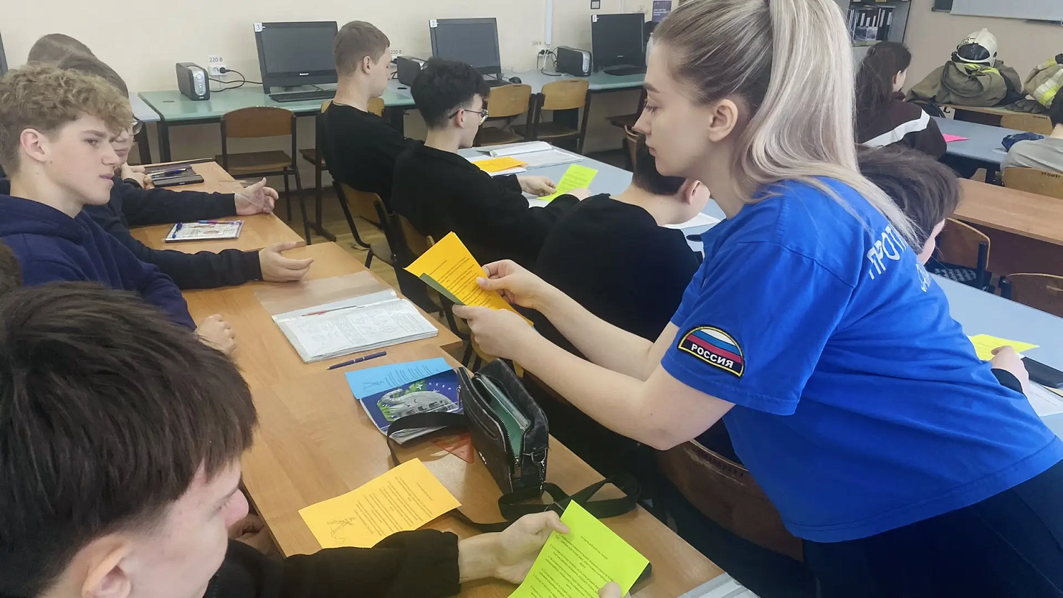 Представители пожарно-спасательного отряда № 44  провели открытый урок в безенчукском техникуме