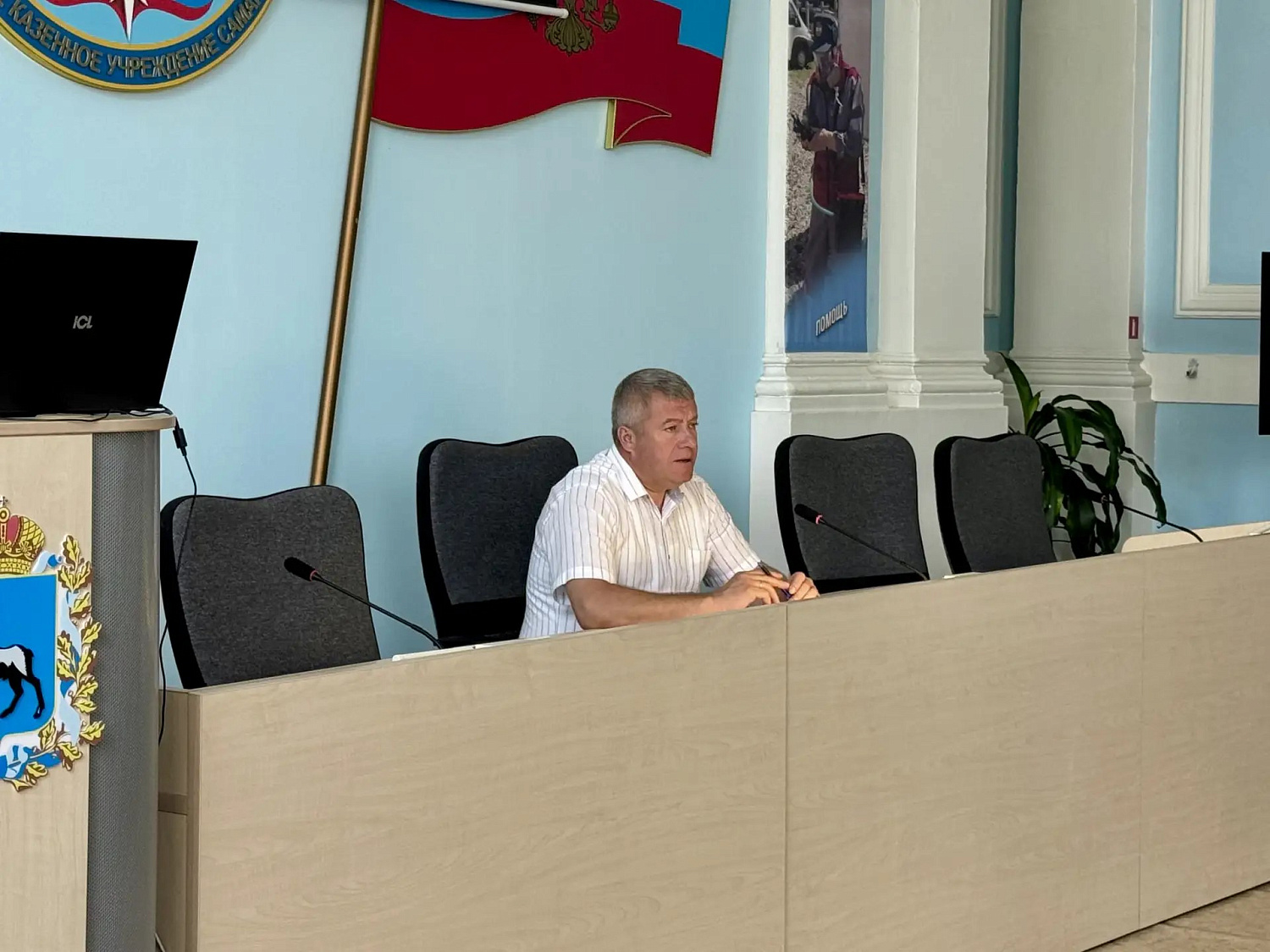 В актовом зале облГКУ «Центр по делам ГО, ПБ и ЧС» под председательством исполняющего обязанности руководителя ведомства Вадима Милюка прошло еженедельное совещание с участием всего коллектива учреждения.