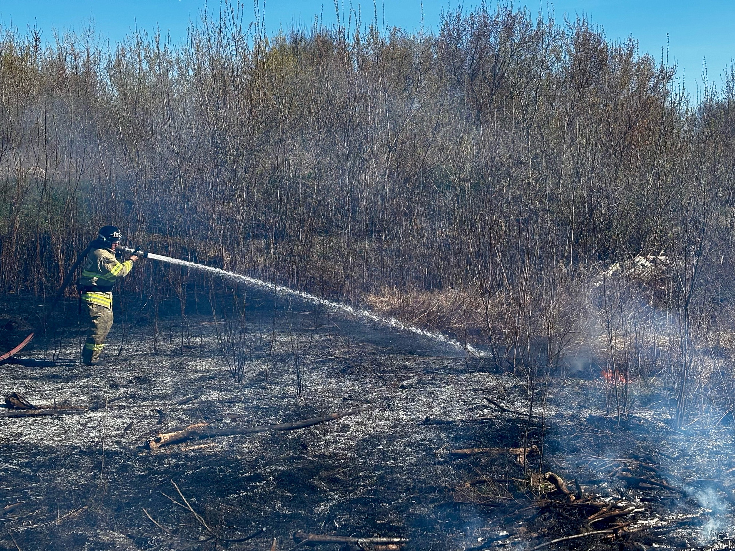 Возгорание сухой травы в Похвистневском районе