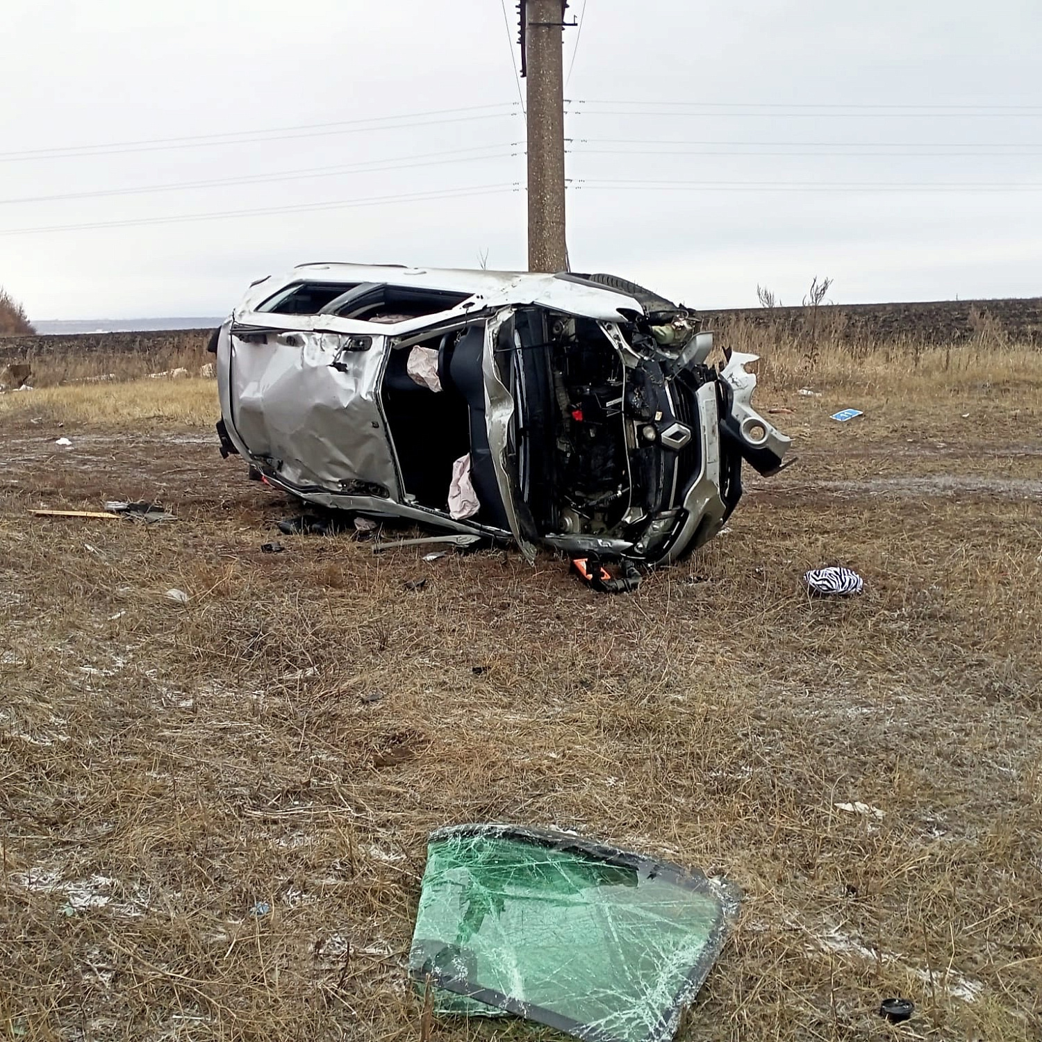 Съезд в кювет легкового автомобиля с последующим опрокидыванием произошел сегодня на автодороге «Урал – Сызрань 1»