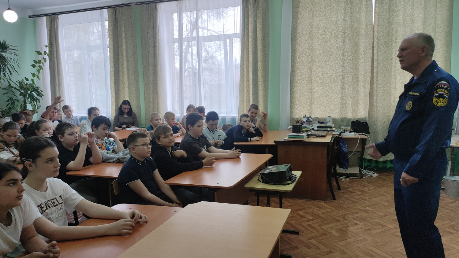 К Всероссийским открытым урокам мужества присоединились и представители пожарно-спасательной части № 119