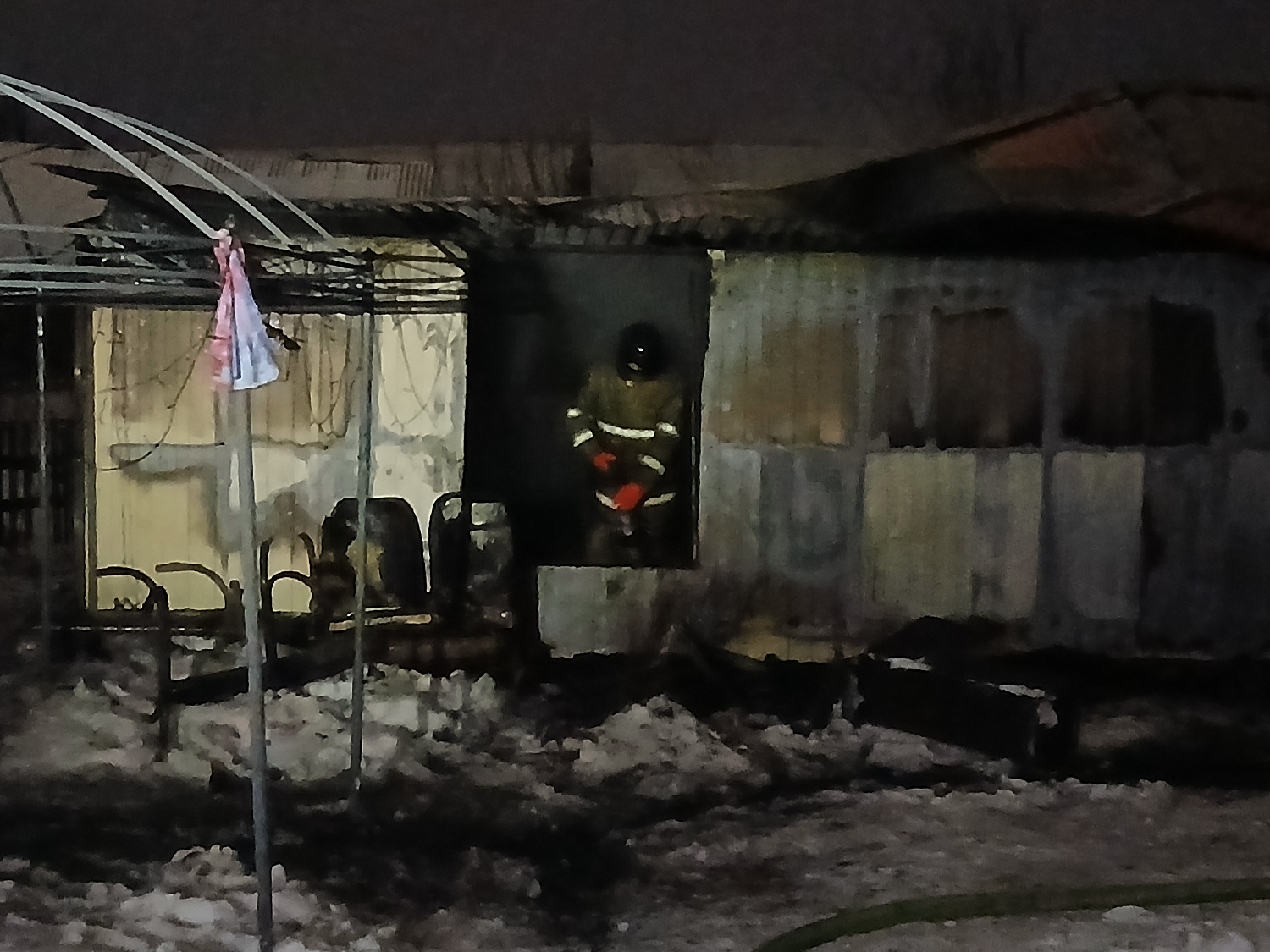 В селе Кандабулак Сергиевского района произошел пожар на площади 40 квадратных метров