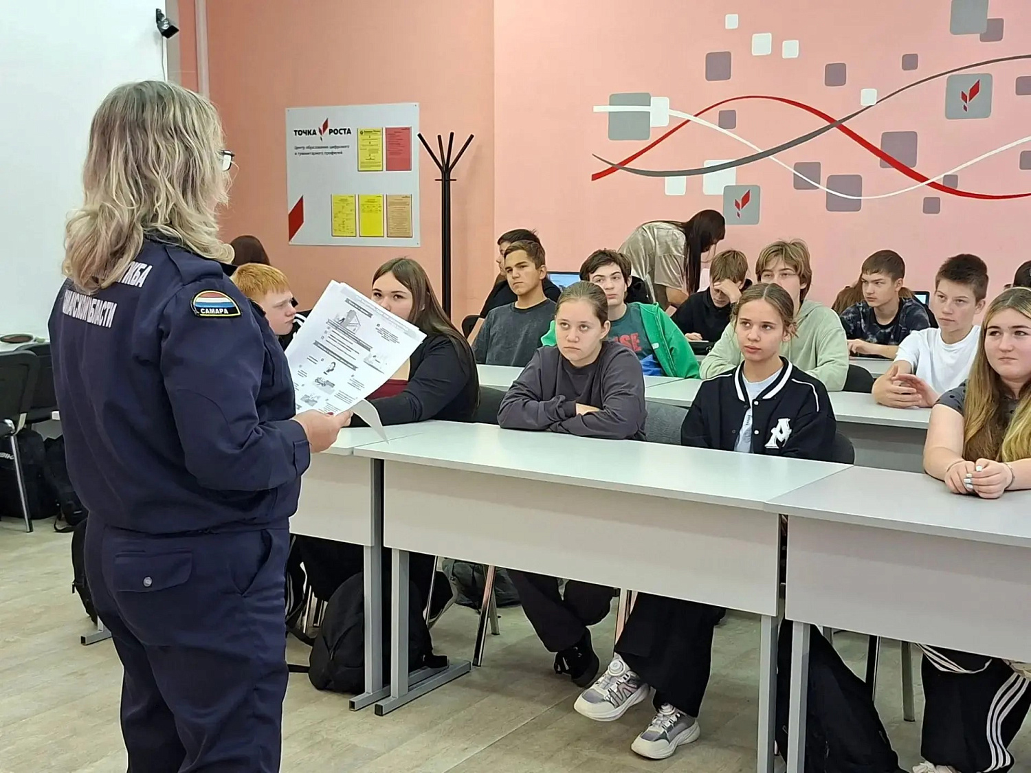 Обучающие занятия по гражданской обороне прошли в образовательных учреждениях Хворостянского, Безенчукского, Клявлинского, Елховского районах, а также города Октябрьска