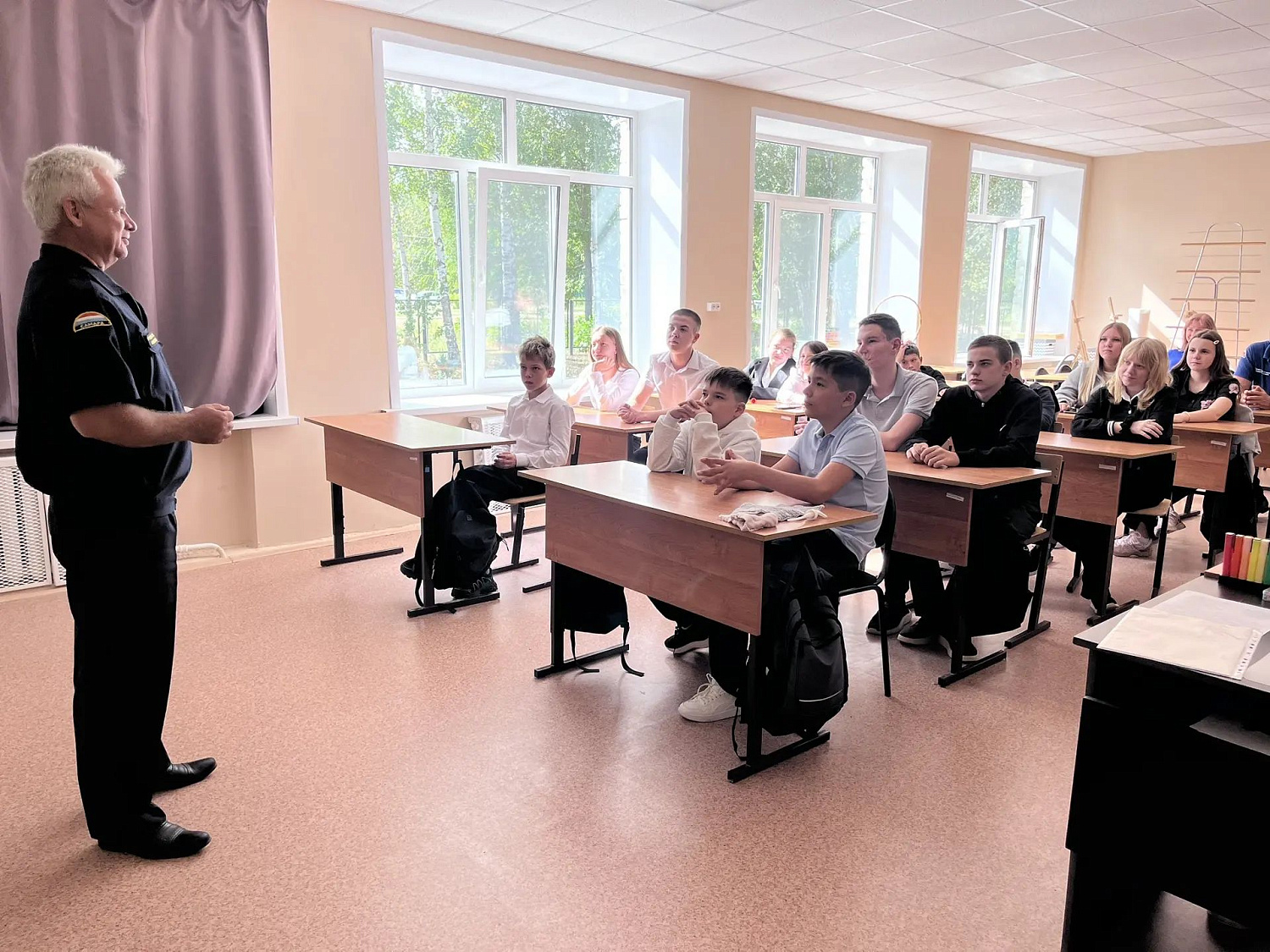 Личное участие представителей облГКУ «Центр по делам ГО, ПБ и ЧС» в проведении Уроков мужества