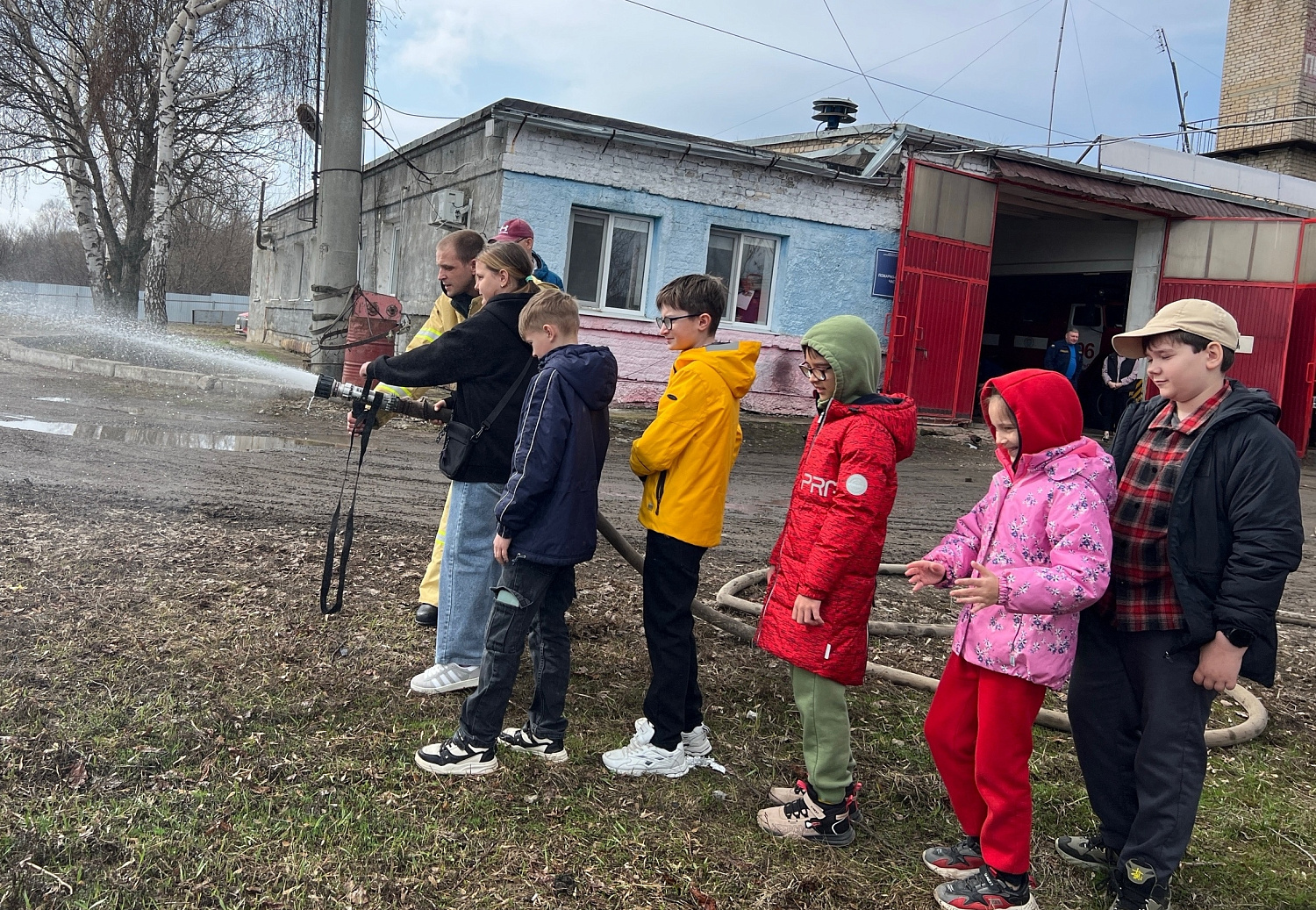 В городском округе Октябрьск школьники познакомились с работой огнеборцев