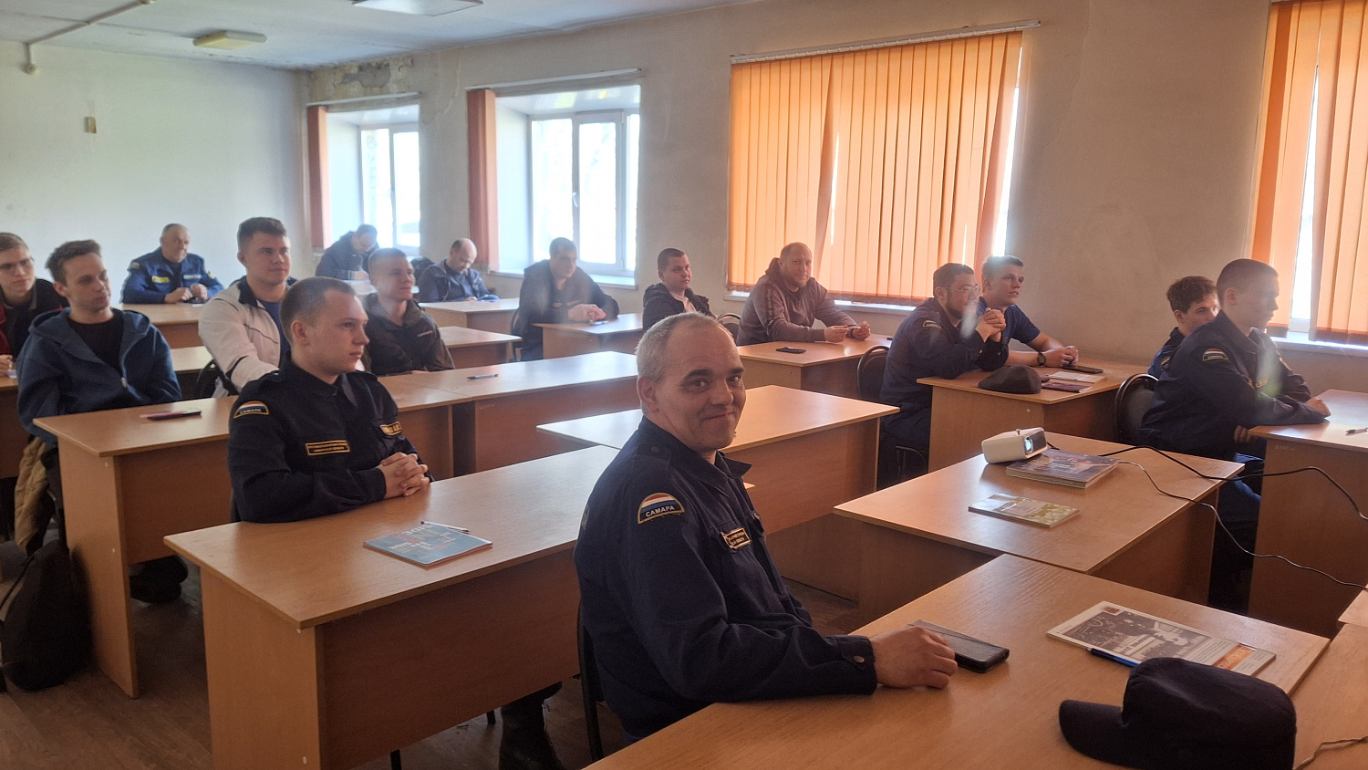 Специалисты пожарно‑спасательного отряда № 30 прошли обучение по оказанию первой помощи при ДТП