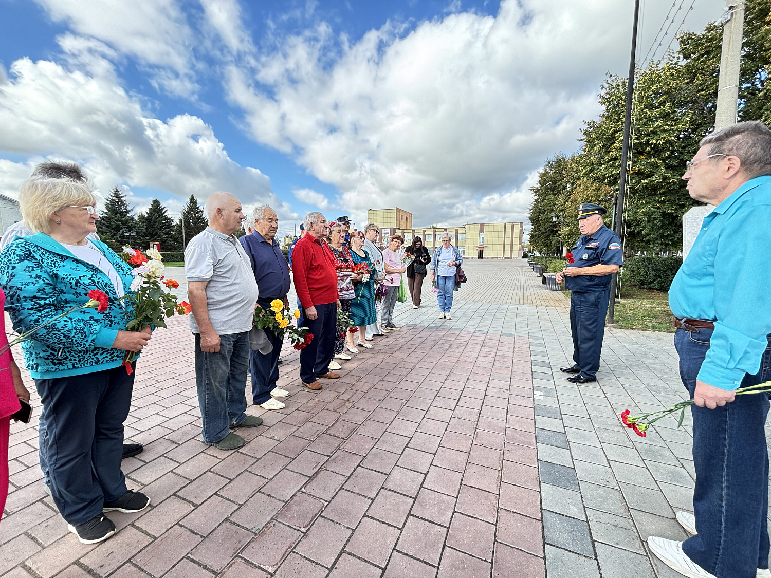 Специалисты 41 пожарно-спасательного отряда приняли участие в патриотическом митинге «Будем помнить»   