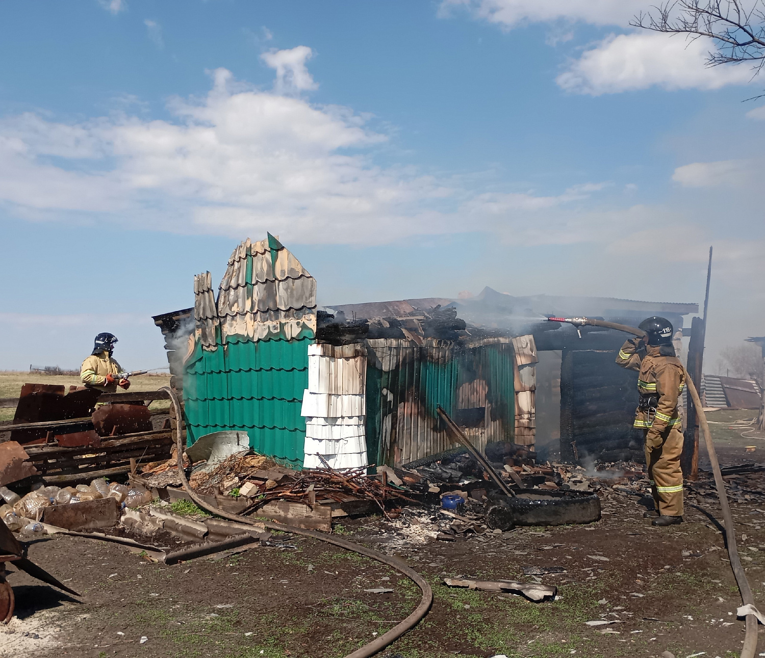 В Исаклинском районе огнеборцы оперативно ликвидировали возгорание бани