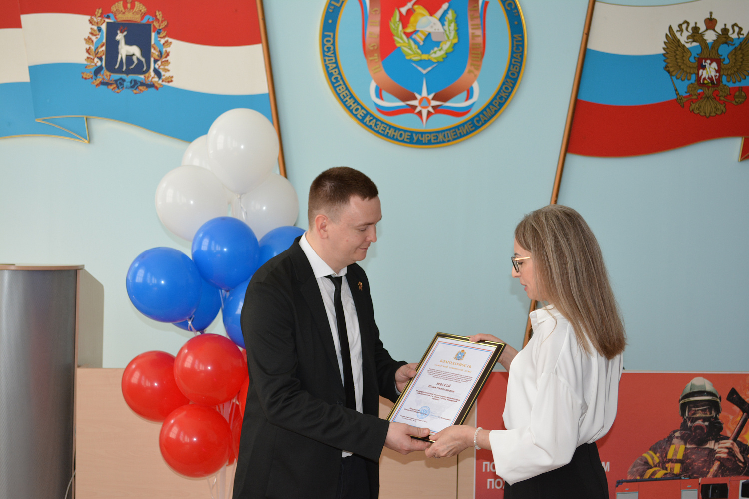 На торжественном мероприятии, посвященном Дню пожарной охраны России,   чествовали отличившихся специалистов и победителей детского конкурса рисунков