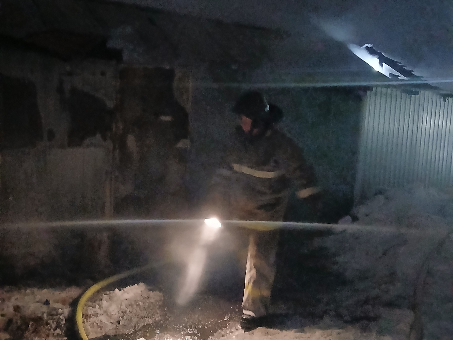 В селе Кандабулак Сергиевского района произошел пожар на площади 40 квадратных метров