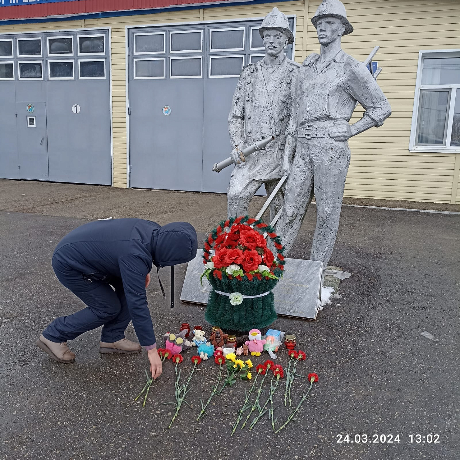 Огнеборцы противопожарной службы Самарской области приняли участие в акциях в память о погибших при теракте в «Крокус Сити Холл» и в поддержку всех пострадавших