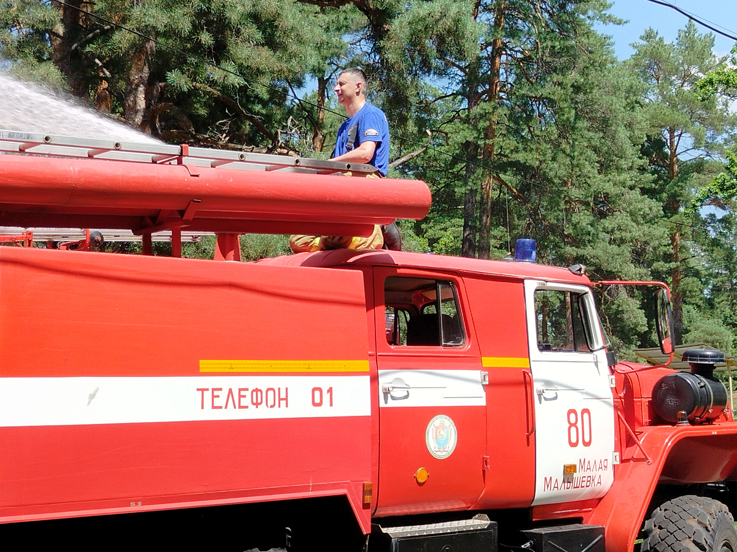 Личное участие специалистов облГКУ "Центр по делам ГО, ПБ и ЧС" в детских профилактических мероприятиях - уже традиция