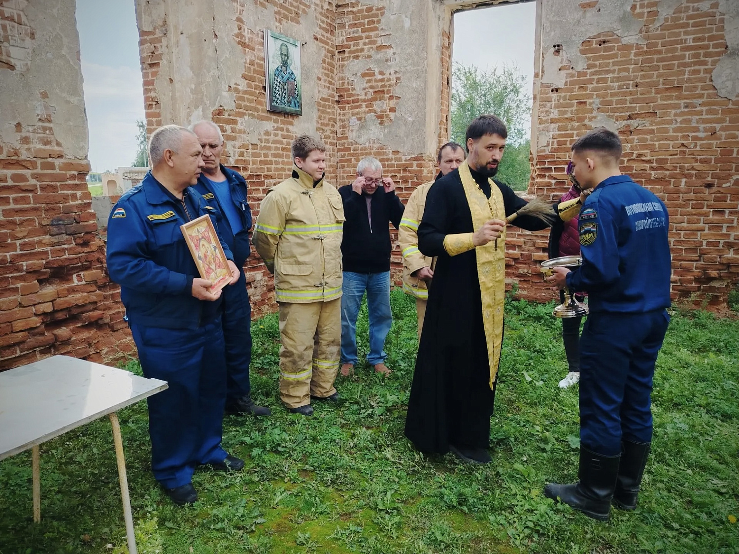 А в Безенчукском районе прошёл молебен о защите от бед и огня в возрождающемся храме «Неопалимая Купина»