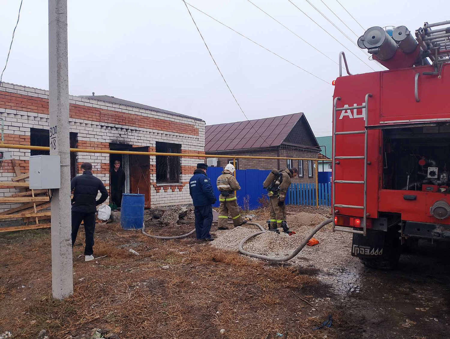 В Большеглушицком районе горело неэксплуатируемое здание