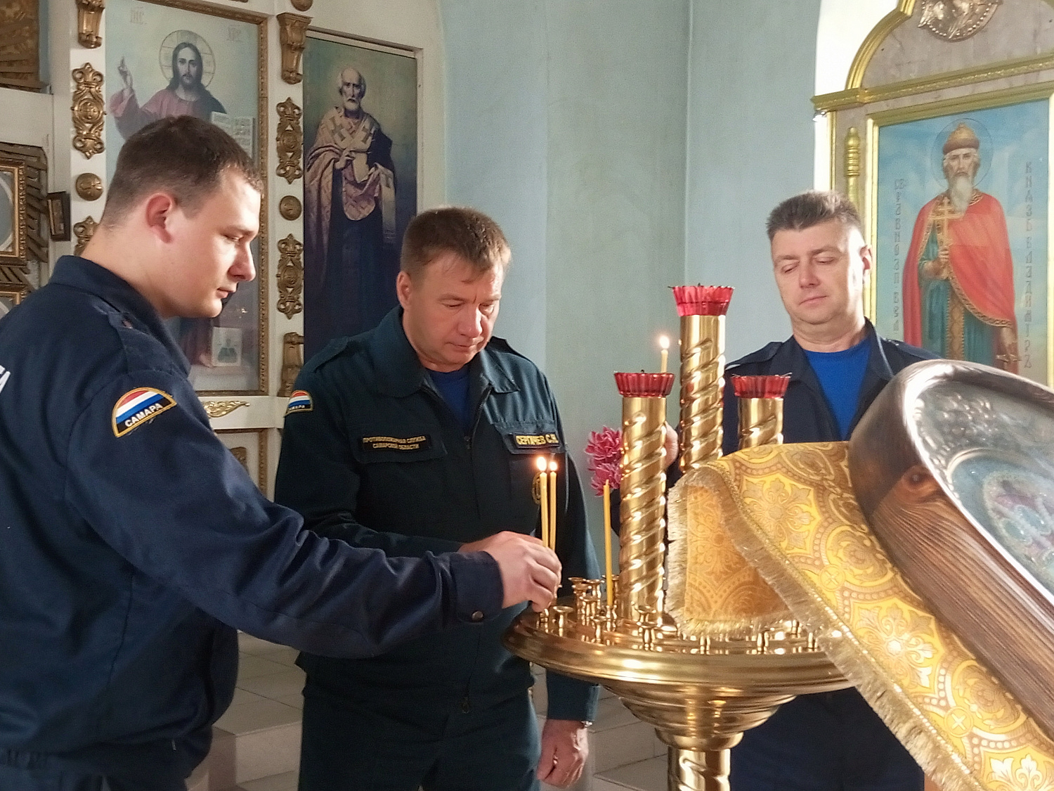 В честь праздника иконы Богородицы «Неопалимая Купина» сегодня проходят благодарственные молебны
