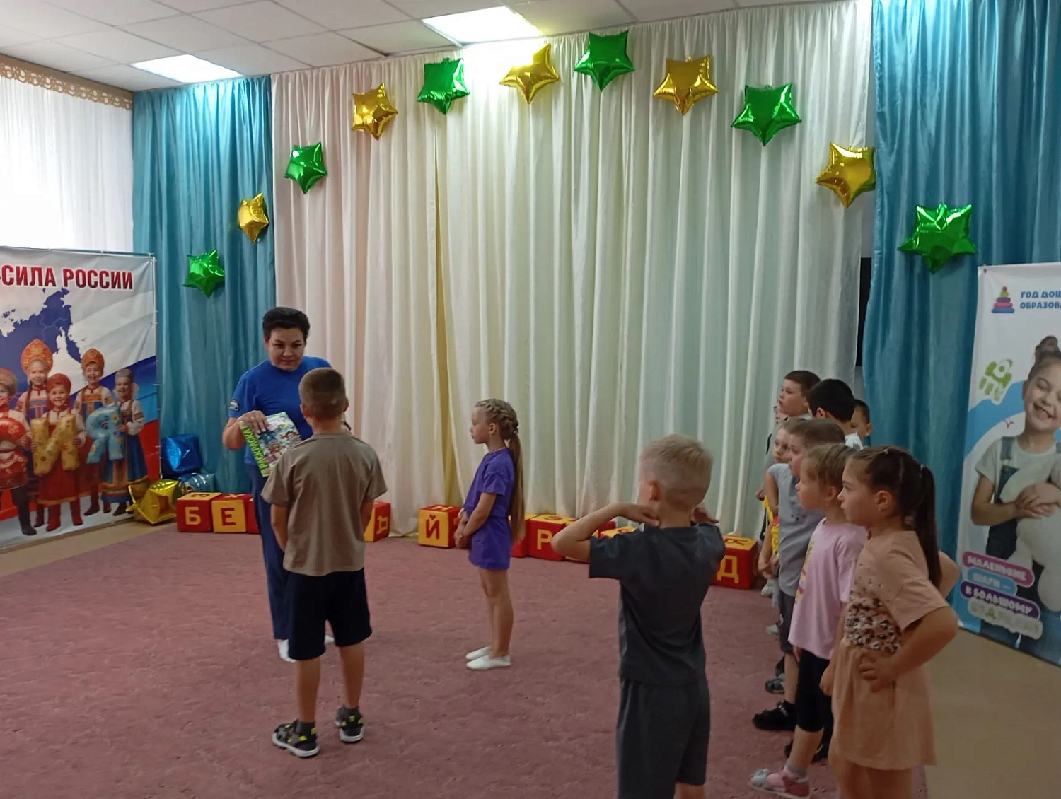 Дошкольники в роли пожарных   