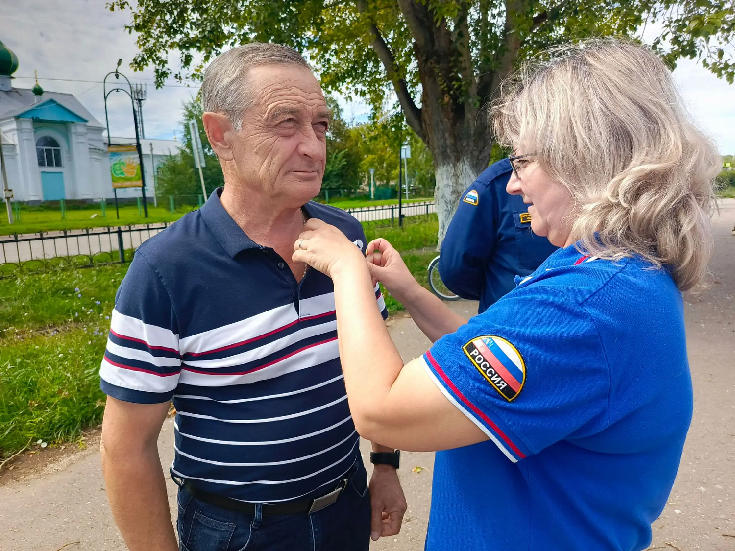 Наши коллеги из пожарно-спасательного отряда № 49 во главе с начальником Евгением Яхункиным приняли участие в праздновании Дня Государственного флага Российской Федерации 