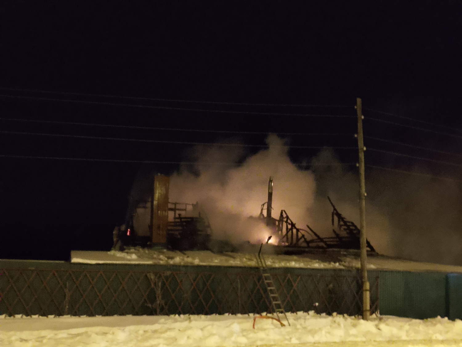 Вчера в селе Богдановка Нефтегорского района загорелся частный дом на площади 150 квадратных метров