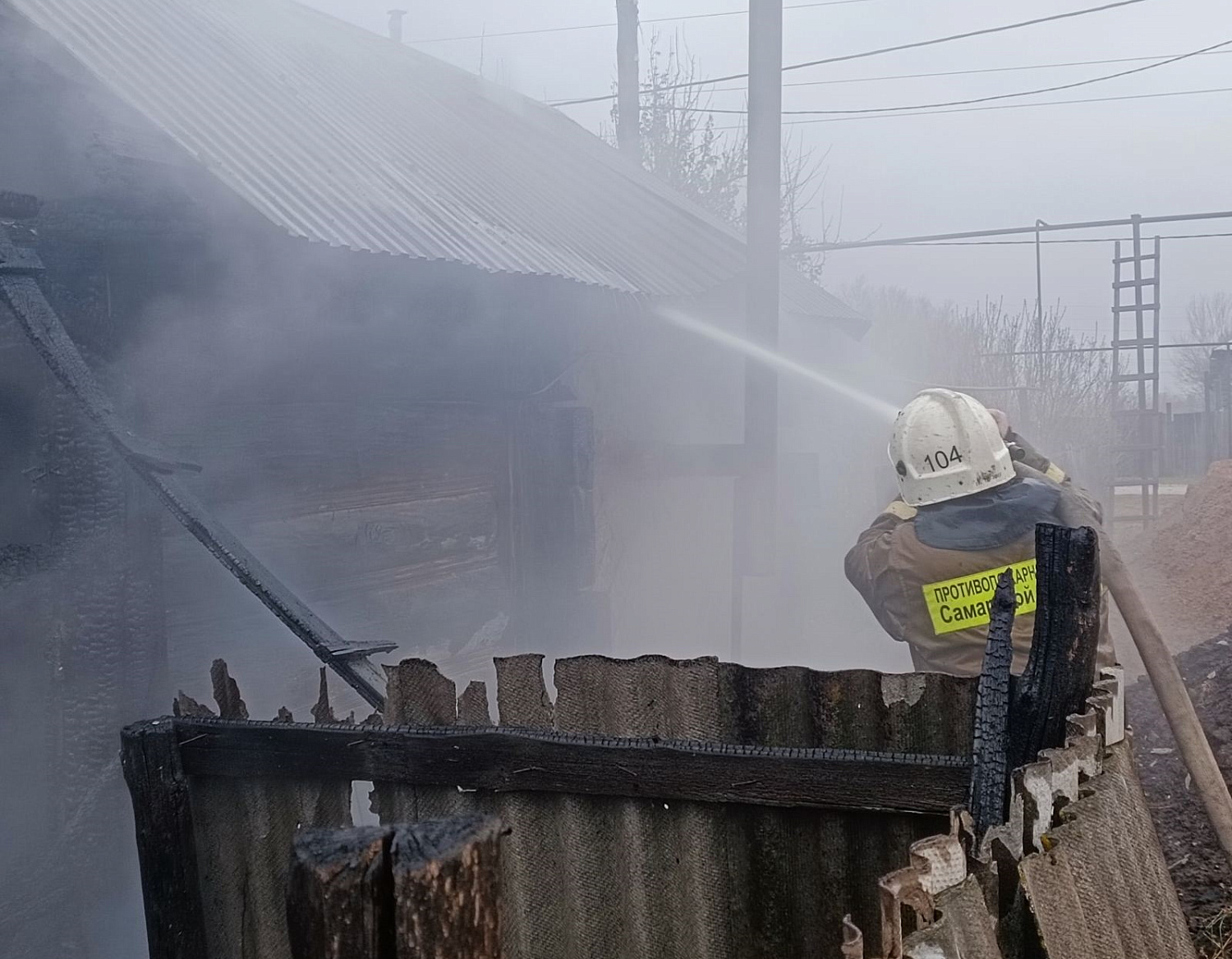 В Нефтегорском муниципальном районе в сельском поселении Утевка горел дом