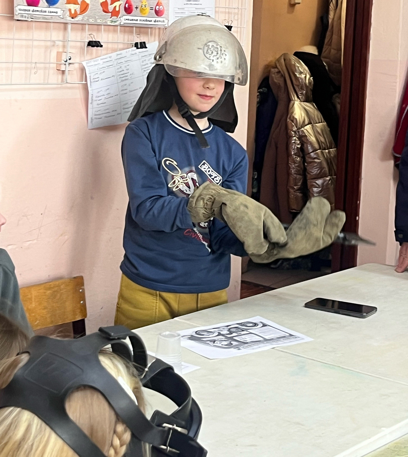 В Волжском районе инструктор противопожарной профилактики рассказала школьникам о профессии пожарного и о правилах пожарной безопасности