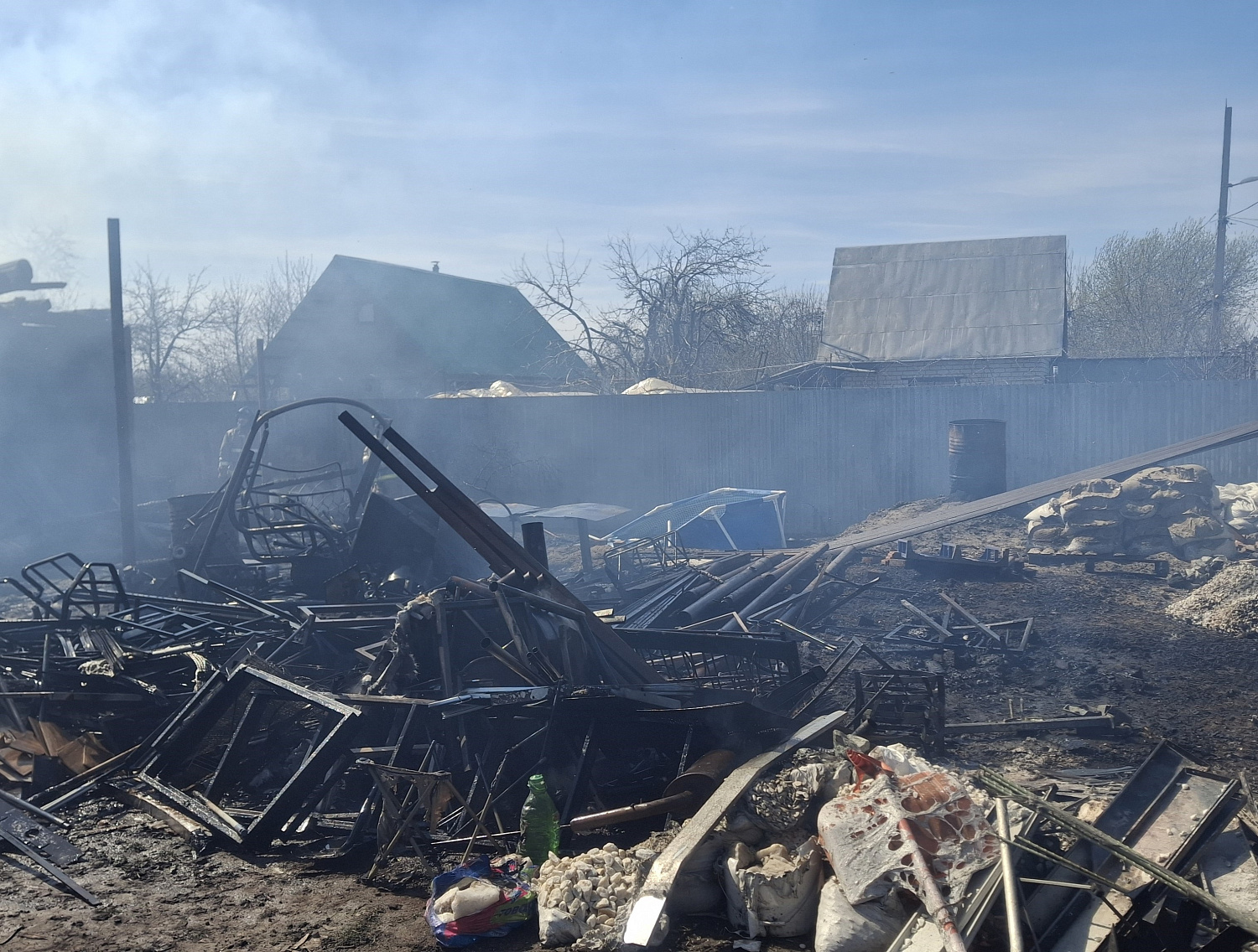 Наши огнеборцы работают на ликвидации пожара по рангу 1-БИС