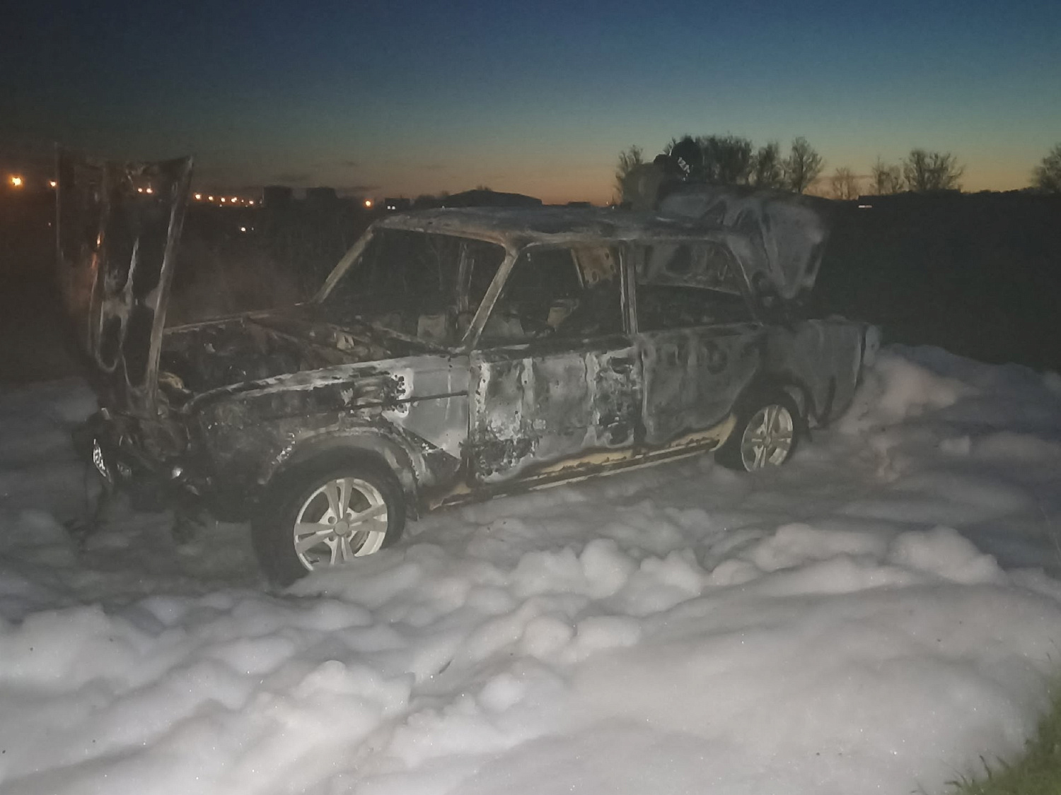 Вчера в Хворостянском районе горели трава и легковой автомобиль