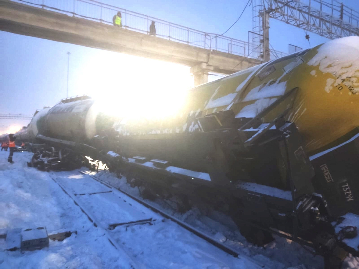 На железнодорожной станции  «Октябрьск» при проведении маневровых работ произошло опрокидывание двух вагонов - цистерн