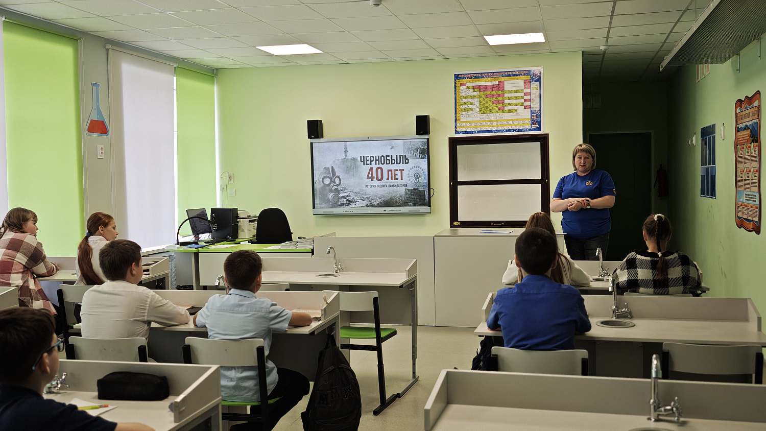 В преддверии Дня памяти трагедии на Чернобыльской АЭС инструктор противопожарной профилактики Светлана Пахомова провела урок мужества среди 5 и 7 классов школы поселка Светлодольск
