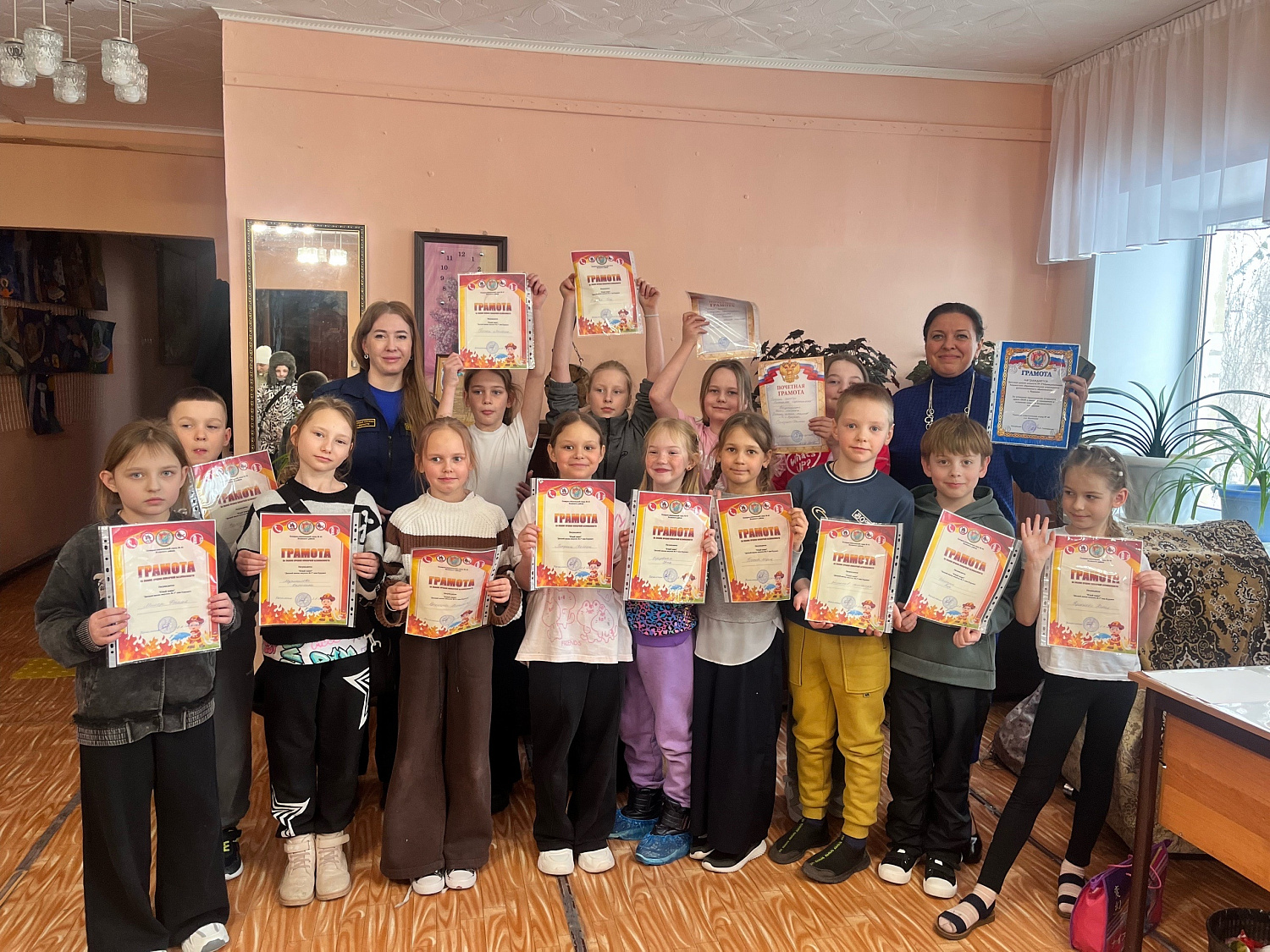 В Волжском районе инструктор противопожарной профилактики рассказала школьникам о профессии пожарного и о правилах пожарной безопасности