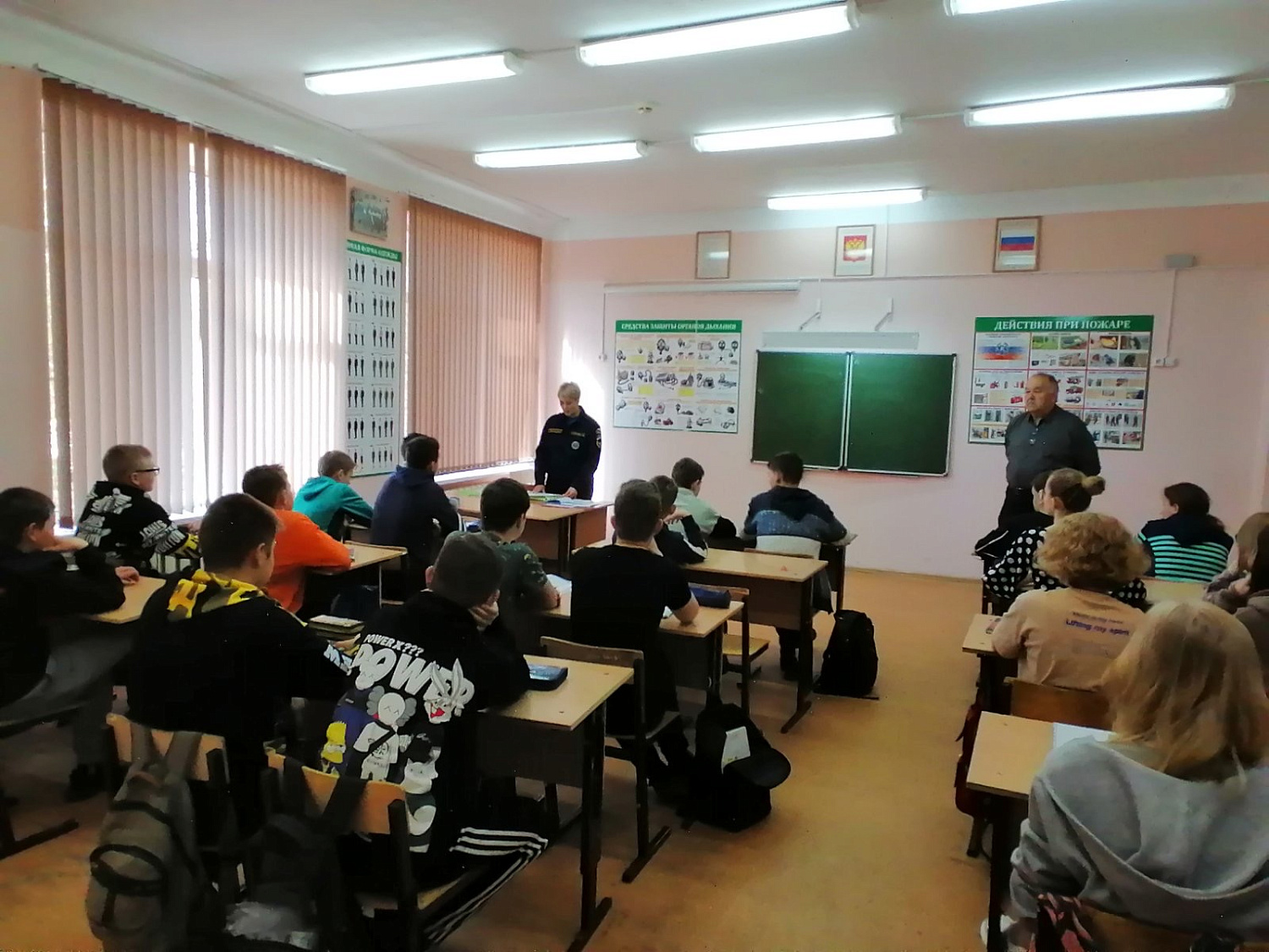Продолжаются Всероссийские открытые уроки культуры безопасности, приуроченные ко Дню гражданской обороны Российской Федерации
